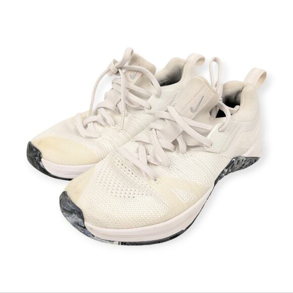 Nike Women's Metcon Flyknit White & Black Athletic Sneakers Size 6.5 - Picture 2 of 8